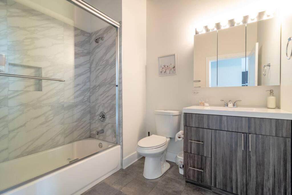 Spacious 2Br Vacation Rental With City View, Optional Parking And Gym Near Mccormick Place & Downtown Chicago Attractions Exterior photo